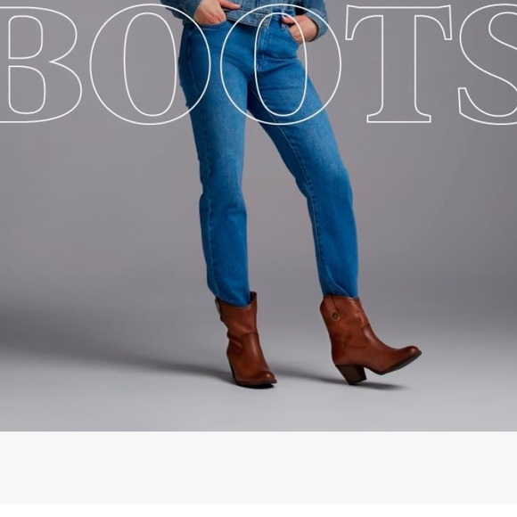 Frye Women's Jackie Button Short Boot. Used condition. Size 7. - Picture 6 of 16